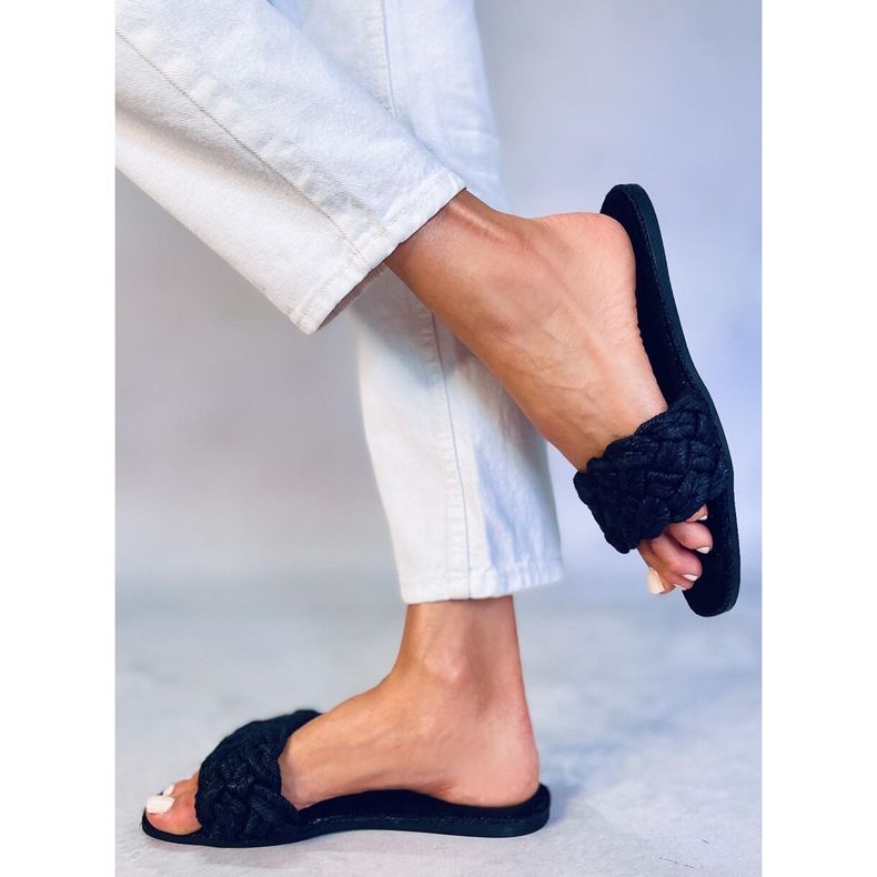 Babuchas de mujer con cordones Erika Black negro 2