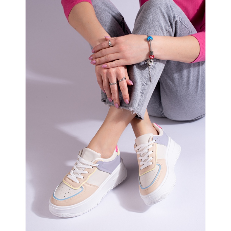 Zapatillas multicolores sobre una gruesa plataforma Shelovet. beige 2