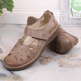 Zapato mujer cómodo piel calada con velcro beige Helios 4043 4