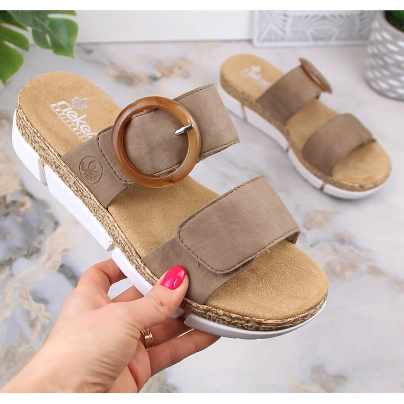 Cómodas pantuflas de mujer con velcro beige Rieker V2392-62 1