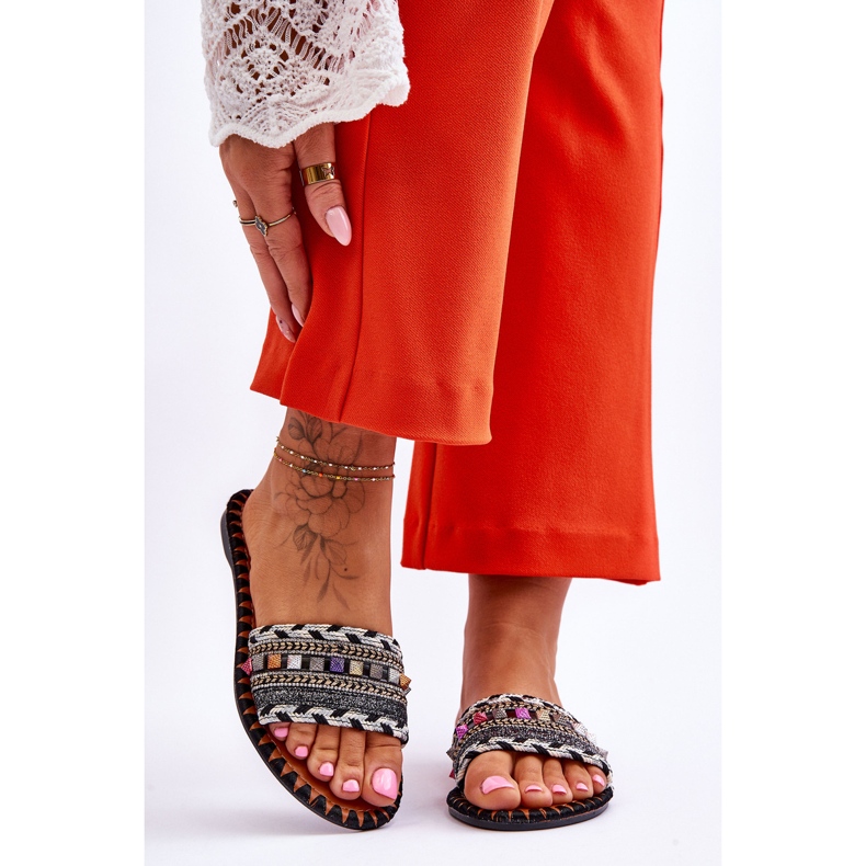 Pantuflas con adornos negros Bellisa para mujer 1