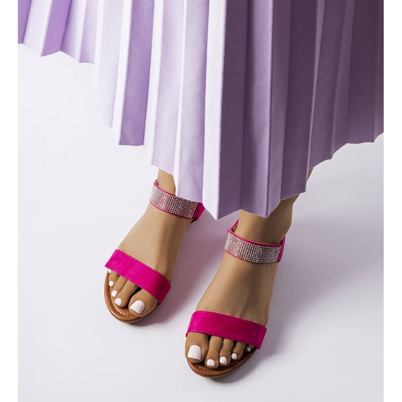 Sandalias rosas decoradas con pedrería de Dufresne 1