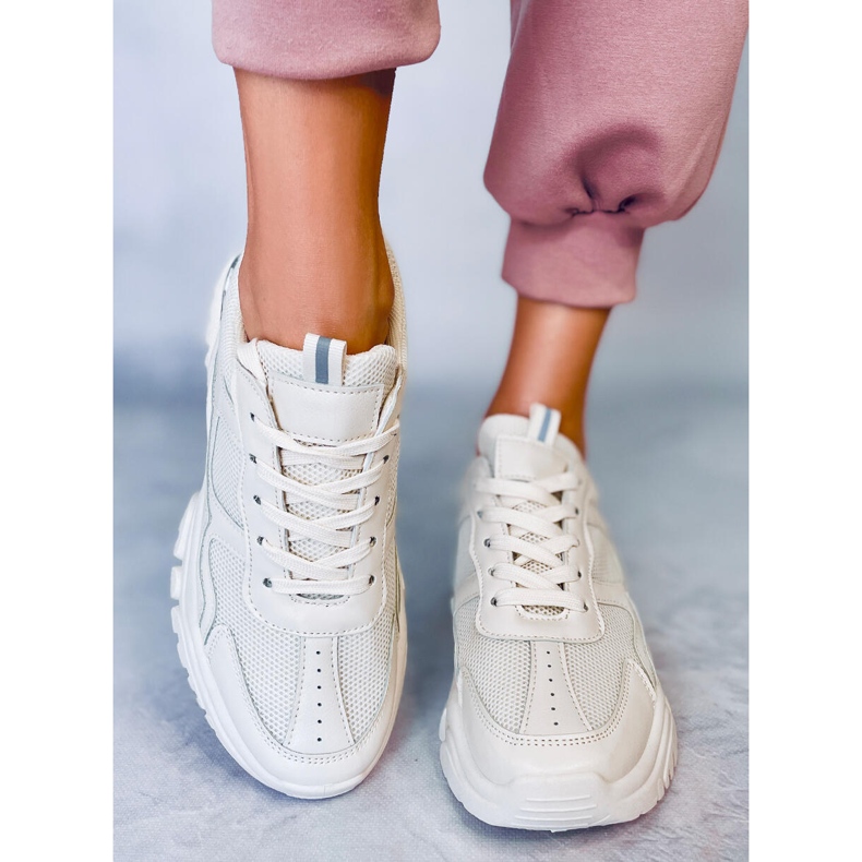 Zapatillas deportivas de mujer beige VL122P Beige 2