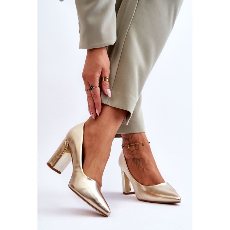 Bombas clásicas en barra Elizabeth dorada adornada dorado 2