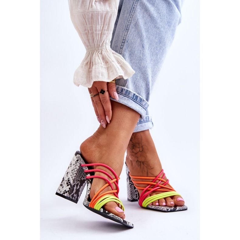 Zapatillas Tacón Alto Tiras Serpiente Neón Beckie negro 2