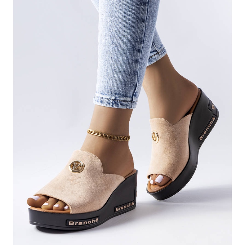 Vinceza Sandalias beige con cuña alta de Vincez 1