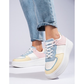 Zapatillas multicolores sobre una gruesa plataforma Shelovet. rosado 3