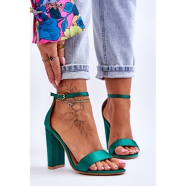 Sandalias de tacón alto de satén verde Linsy 1