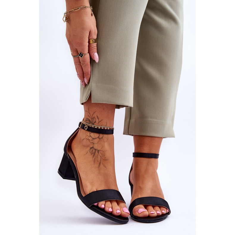 PG1 Sandalias De Raso Con Tacón Bajo Negro Juliet 1