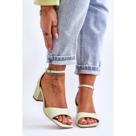PG1 Sandalias De Ecopiel Con Tacón Bajo Verde Claro Whitney 1