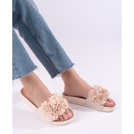 Sandalias beige con plataforma de Shelovet 3