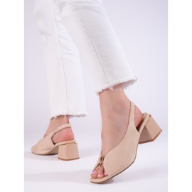 Sandalias de gamuza de mujer elegante beige en el post Shelovet 2