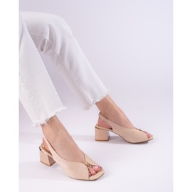 Sandalias de gamuza de mujer elegante beige en el post Shelovet 3