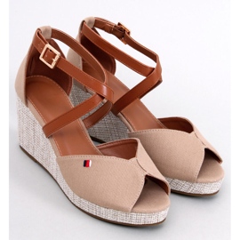 Sandalias de cuña con puntera abierta en caqui Berna beige 4