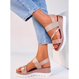 BM sandalias Carlton Champagne con cuña rosado 3