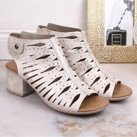 Cómodas sandalias con tacón calado Rieker 64676-60 plata 2