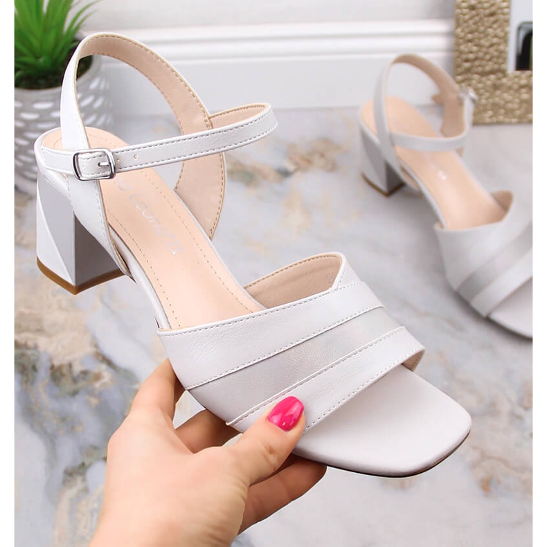 Elegantes sandalias grises de mujer en el puesto Sergio Leone SK897 1