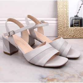 Elegantes sandalias grises de mujer en el puesto Sergio Leone SK897 2