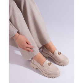 Mocasines lacados con decoración dorada Shelovet beige 3