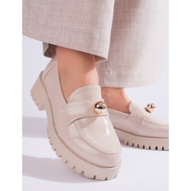 Mocasines lacados con decoración dorada Shelovet beige 1