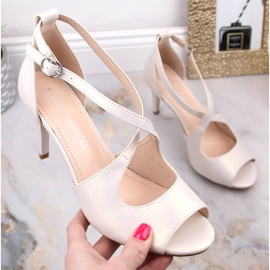 Sandalias de mujer elegantes con perlas Sergio Leone SK429 beige 1