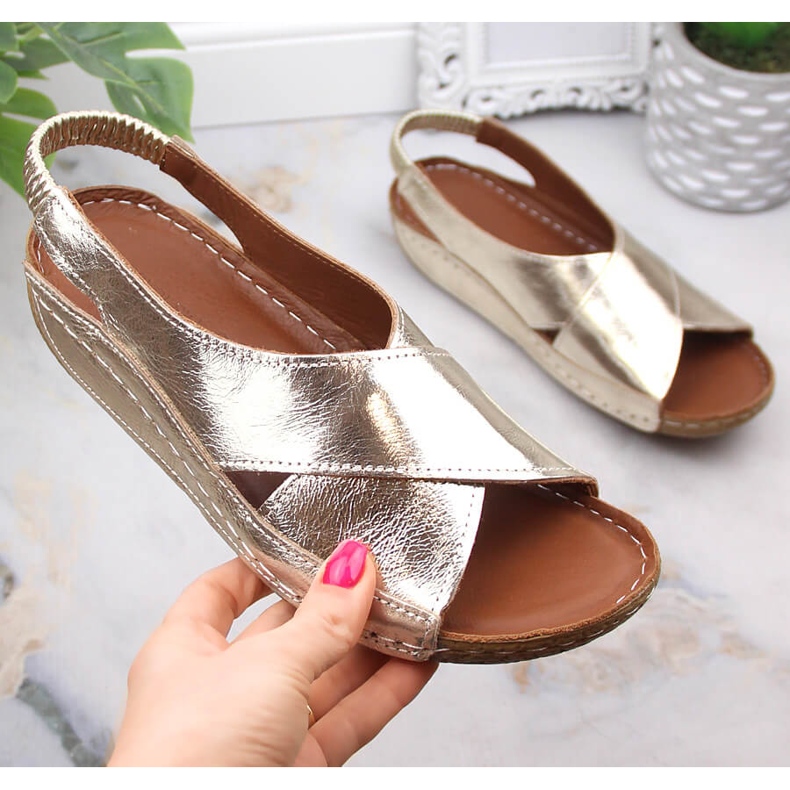 Sandalias mujer charol slip-on dorado T.Sokolski L22-1001 1