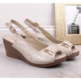 Sandalias mujer cuña beige brillante T.Sokolski L23-444 2