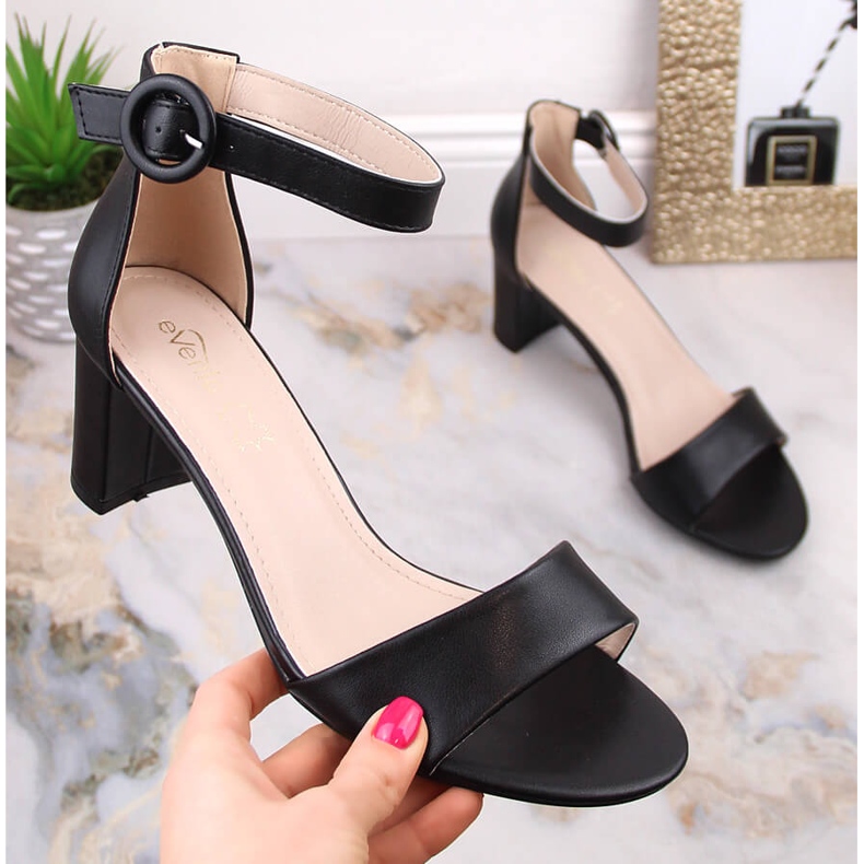 Sandalias de mujer negras en el puesto eVento 1617 negro 1