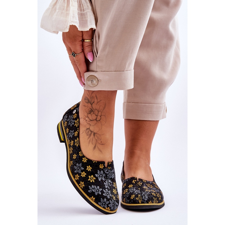 Zapatos de cuero Maciejka Flores Amarillas 05035-38 Negro 1