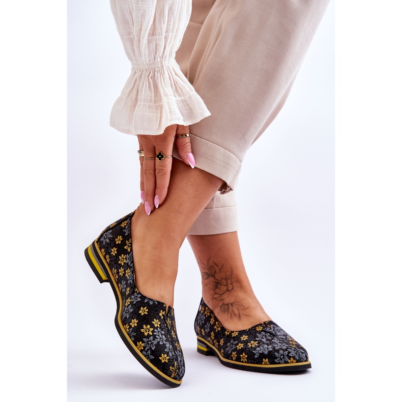 Zapatos de cuero Maciejka Flores Amarillas 05035-38 Negro 2