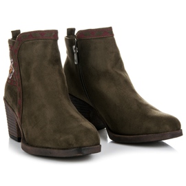 Kylie Botas con estampado étnico verde 2