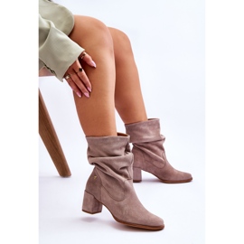 Maciejka Suede Slip-On Boots 06005-10 Beige oscuro 2