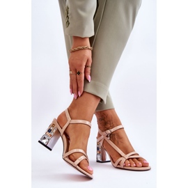 S.Barski Sandalias Lacadas Sobre Tacón Decorativo D&amp;A CR-232 Beige 2