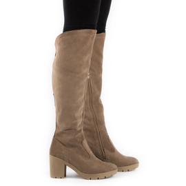 Olivier Botas de ante beige oscuro calentadas en el puesto de Margaret 1