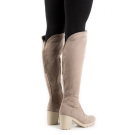 Olivier Botas aislantes de ante beige Margaret en el poste 1