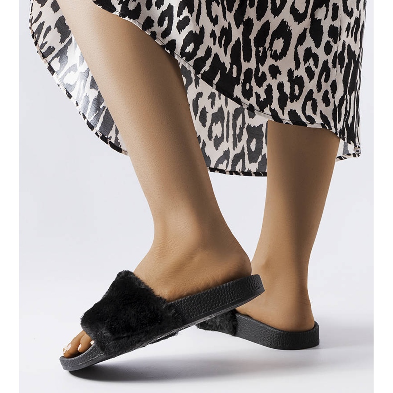 Chanclas negras con pelo marfil negro 2