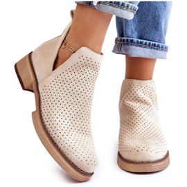 Botas de ante caladas con tacón plano, beige 5