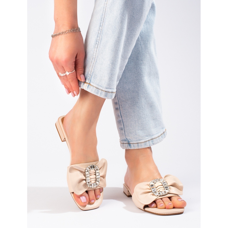 Sandalias de mujer beige con lazo de Shelovet 2