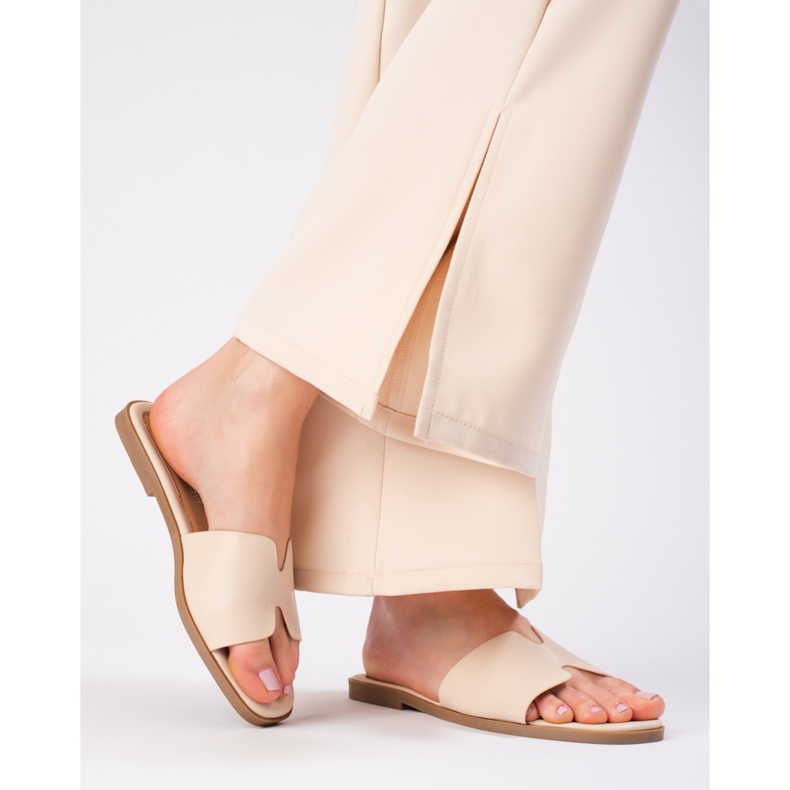 Babuchas clásicas beige de piel ecológica Shelovet 1