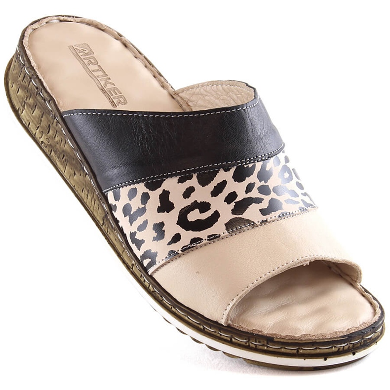 Cómodas zapatillas de estar por casa de mujer en piel con estampado de leopardo Artiker 52C0972 negro 1