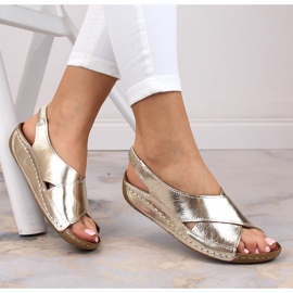 Sandalias mujer charol slip-on dorado T.Sokolski L22-1001 4