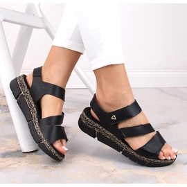 Sandalias de mujer cómodas en una plataforma de velcro negro Rieker V2301-00 3