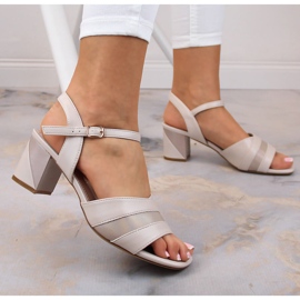Elegantes sandalias de mujer en un poste beige Sergio Leone SK897 4