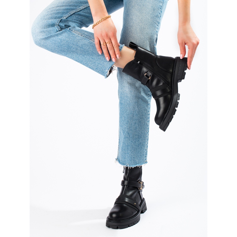 Bolsos negros de mujer con protector. 1