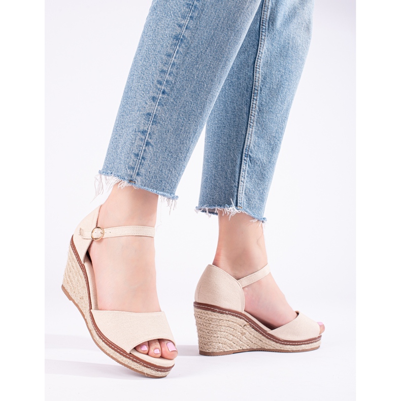 Cómodas sandalias de cuña negras con alpargatas de Shelovet negro 1