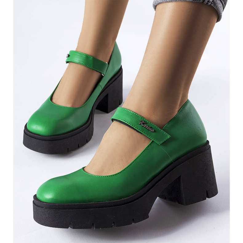 BM Zapatos de salón en piel verde de Karino. 1