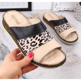 Cómodas zapatillas de estar por casa de mujer en piel con estampado de leopardo Artiker 52C0972 negro 5