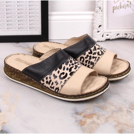 Cómodas zapatillas de estar por casa de mujer en piel con estampado de leopardo Artiker 52C0972 negro 6