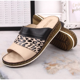 Cómodas zapatillas de estar por casa de mujer en piel con estampado de leopardo Artiker 52C0972 negro 7