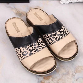 Cómodas zapatillas de estar por casa de mujer en piel con estampado de leopardo Artiker 52C0972 negro 8